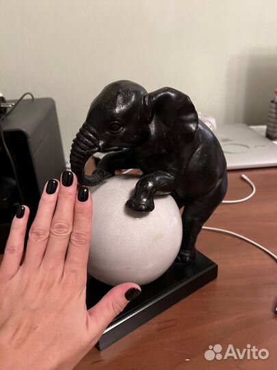 Слон статуя