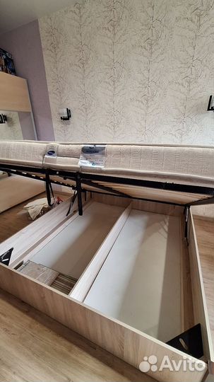 Кровать двухспальная с матрасом 180 200 бу