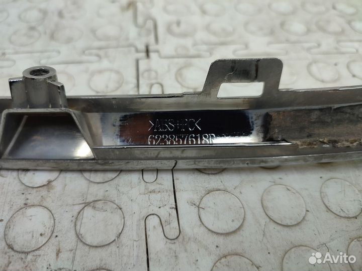 Молдинг решетки радиатора Renault Logan 2 2018