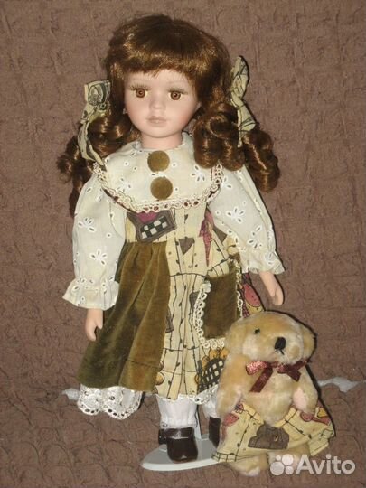 Фарфоровая кукла 30см с питомцем