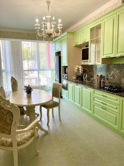 3-к. квартира, 100 м², 3/11 эт.