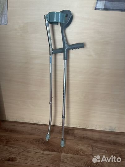 Коленный ортез с регулируемым шарниром