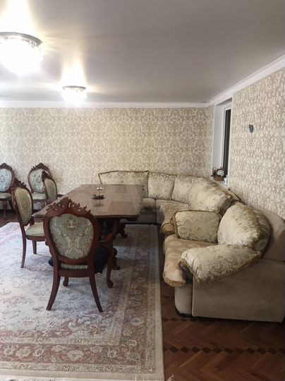 4-к. квартира, 90 м², 2/4 эт.