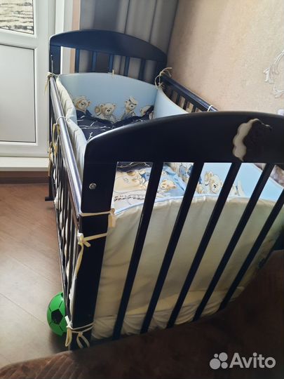 Детская кроватка с универсальным маятником