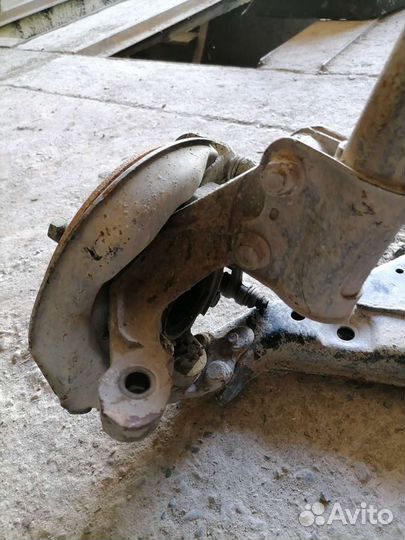 Поворотный кулак на тоёту короллу е90