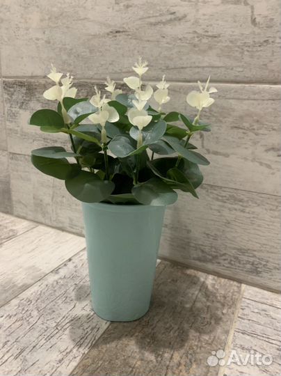 Осока в кашпо, искусствнные цветы, зелень