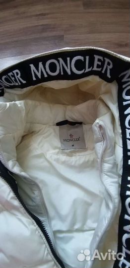 Пуховик новый moncler