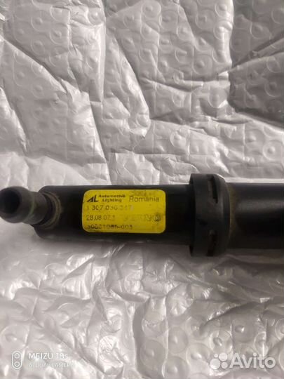 Volvo s40 левая форсунка омывателя фар