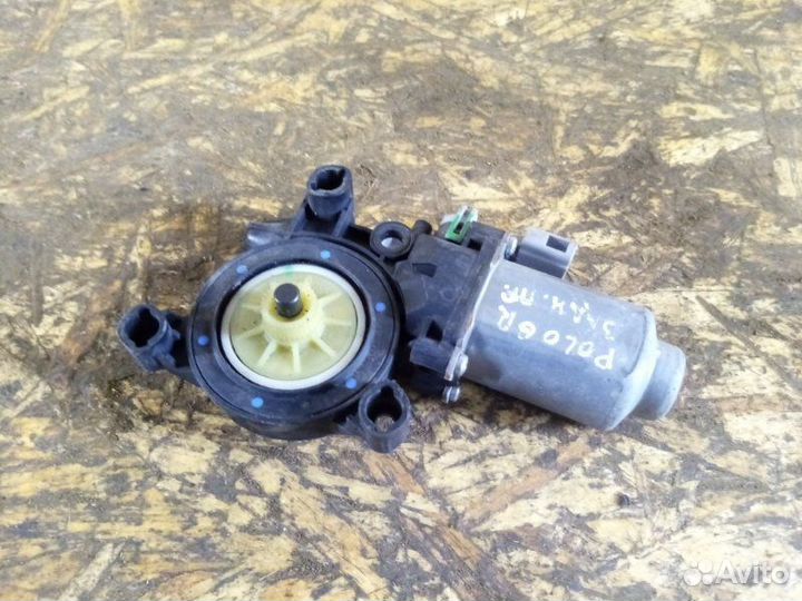 Мотор стеклоподъемника задний правый Volkswagen