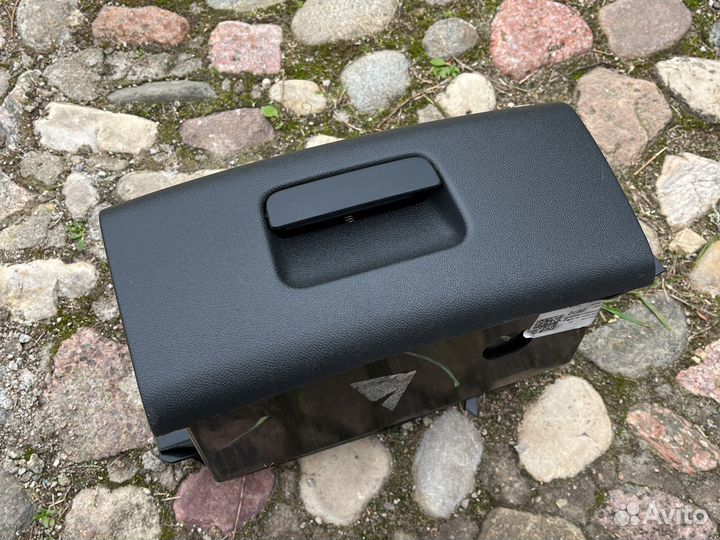 Бардачок ящик под левое сидение VAG