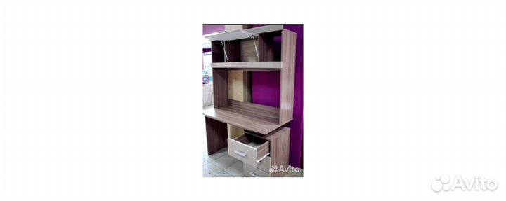 Компьютерный стол с надстройкой