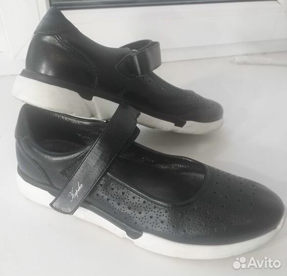 Школьные туфли