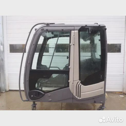 Стекло лобовое верхнее Хитачи ZX450H