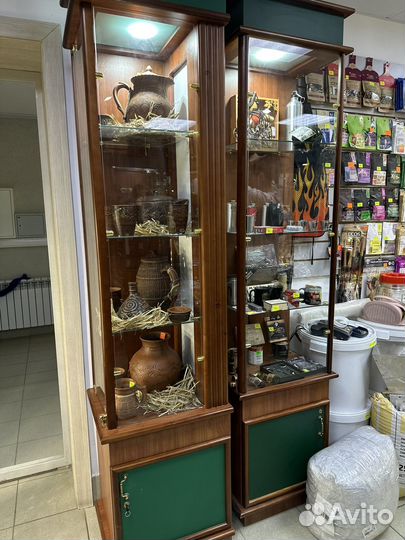 Дубовые витрины для магазина