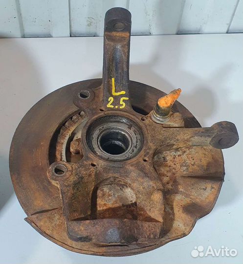 Поворотный кулак Mitsubishi Pajero II