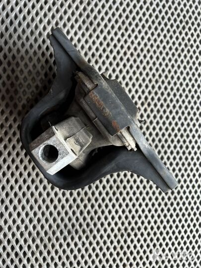 Подушка двигателя правая Nissan Qashqai J10 HR16DE