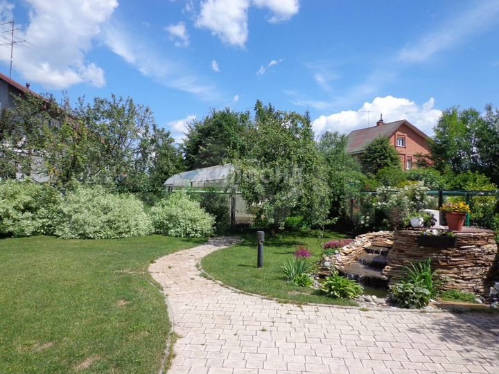 Коттедж 497 м² на участке 12 сот.