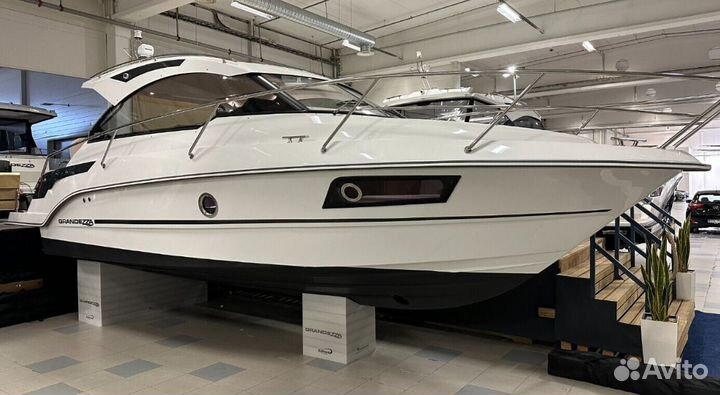 Моторная яхта Grandezza 28 OC в наличии