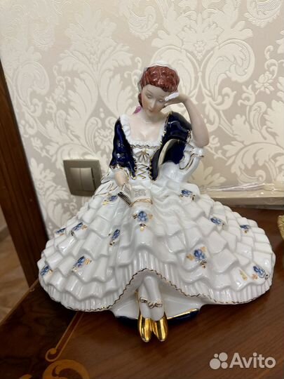 Фарфоровые статуэтка 