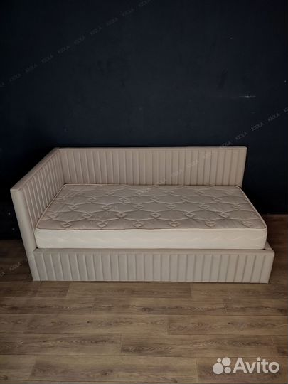 Детская кровать с защитным бортиком