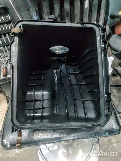 Корпус воздушного фильтра saturn VUE 1 2.2L