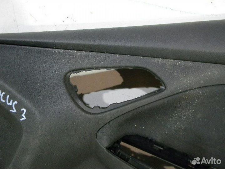 Обшивка двери передней правой