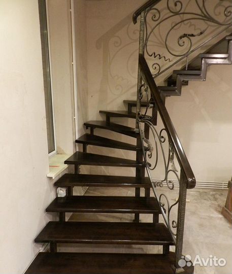 Сварной Каркас Г-образной Лестницы в Дом