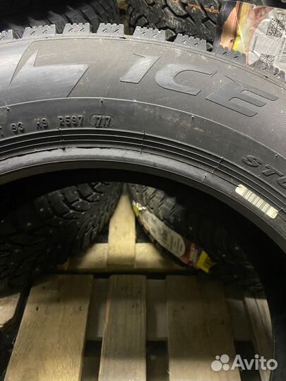 Pirelli Ice Zero 235/55 R18 104T