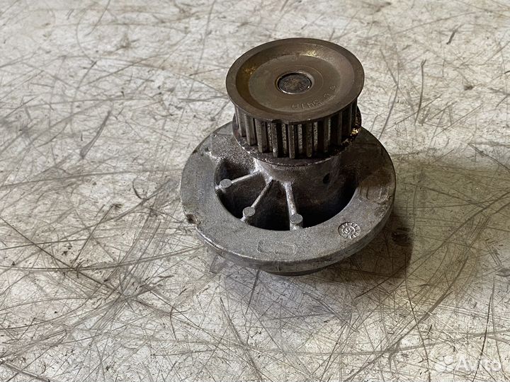 Помпа водяная Opel Vectra B