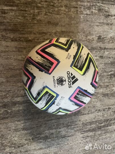 Футбольный мяч adidas