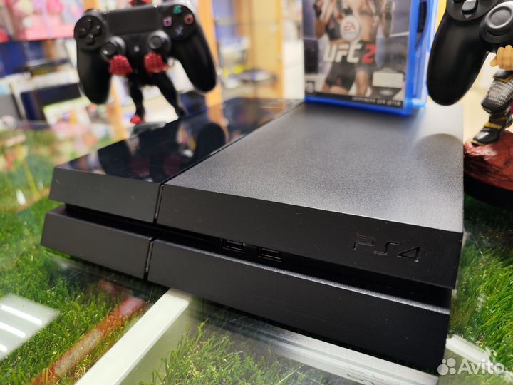 Sony PS4/ 2 Геймпада/UFC Диск