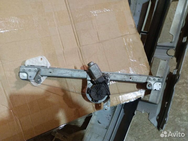 Стеклоподъемник передний правый рено логан 1