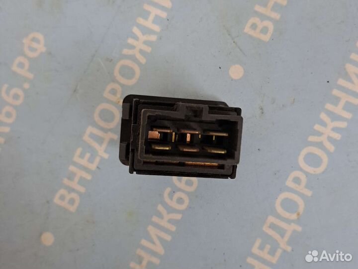 Кнопка включения антенны Mitsubishi Pajero 2