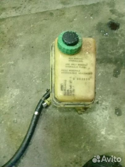 Бачок гура на ауди А8 кватро