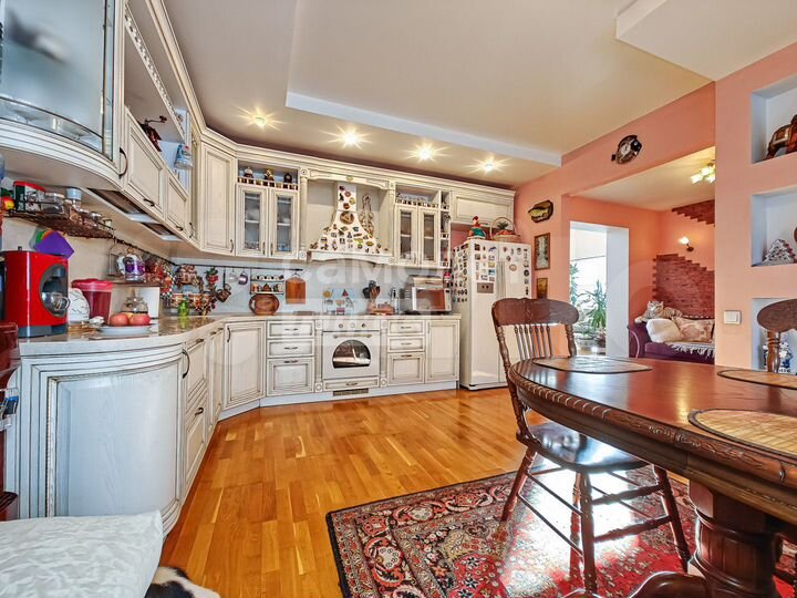 Дом 338,5 м² на участке 5 сот.