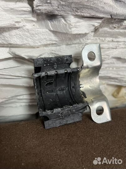 Скоба опоры стабилизатора Mercedes-benz