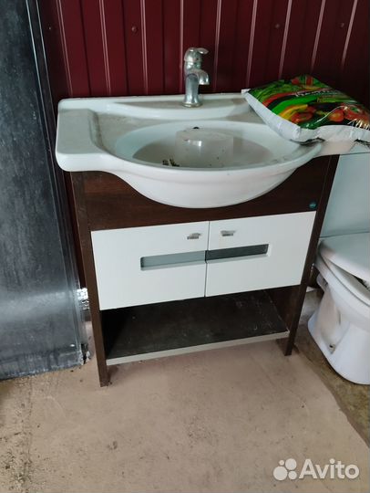 Тумба с раковиной для ванной напольная