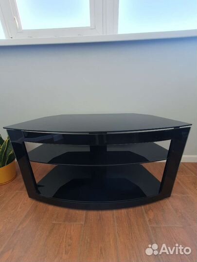 Стеклянная тумба под тв