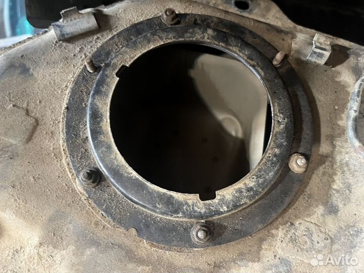 Бензобак Мицубиси Лансер 9