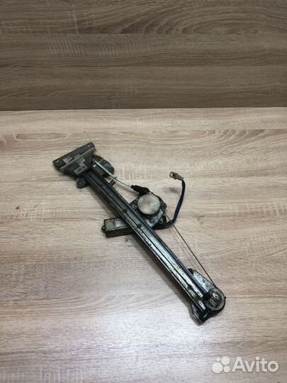 Стеклоподъемник передний правый Мазда 626