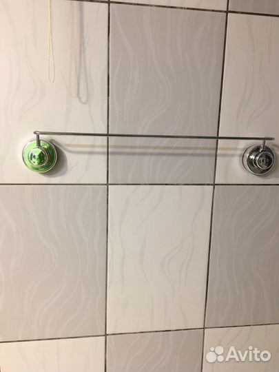 Держатель для полотенец на вакумных присосках