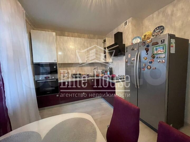 3-к. квартира, 90 м², 3/18 эт.