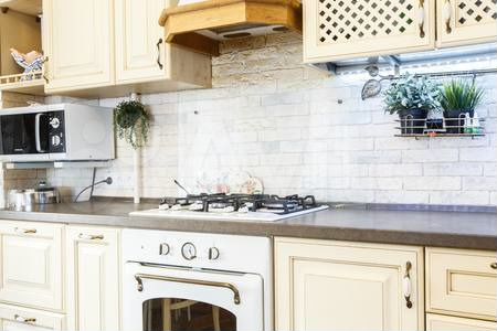 3-к. квартира, 80 м², 1/6 эт.