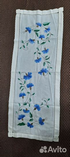 Батистовая ретро дорожка вышитая гладью