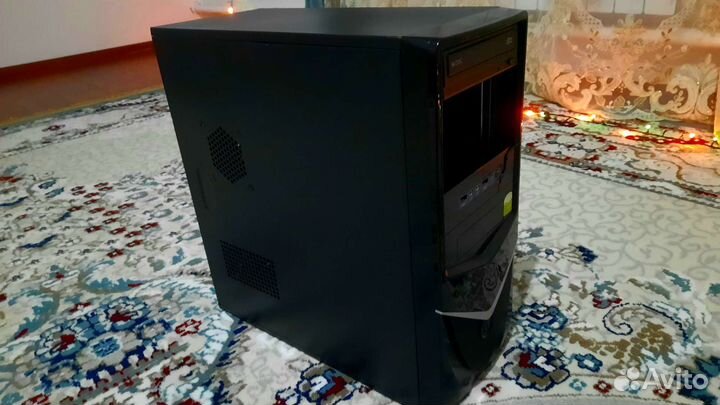 Игровой компьютер с монитором