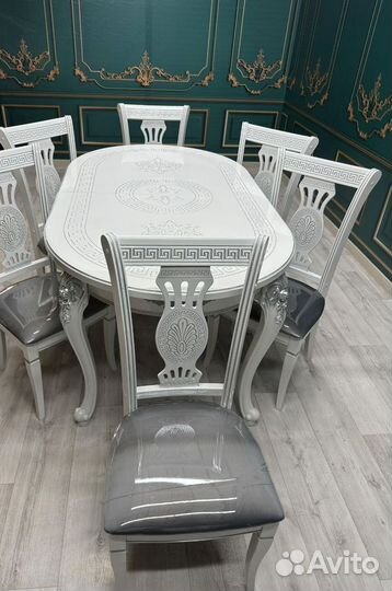 Стол обеденный. В наличии