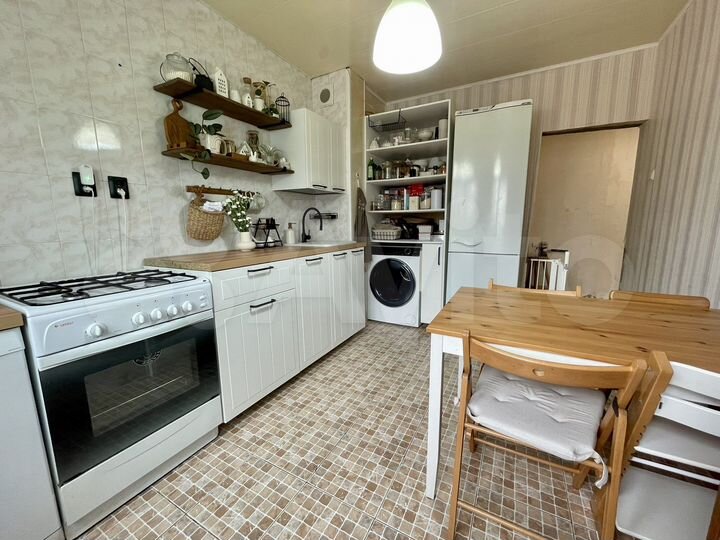 4-к. квартира, 74 м², 1/9 эт.