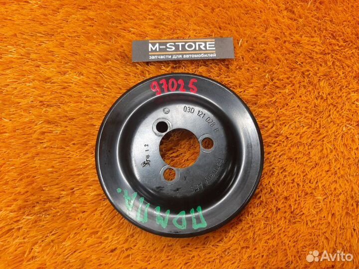 Шкив помпы Volkswagen Passat B7 caxa 2012