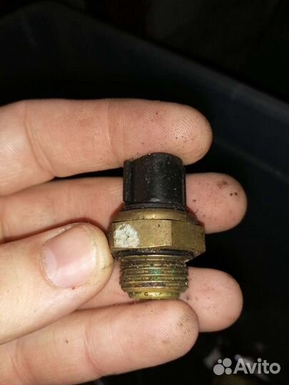 Suzuki GSX-R 750 K4 датчик температуры