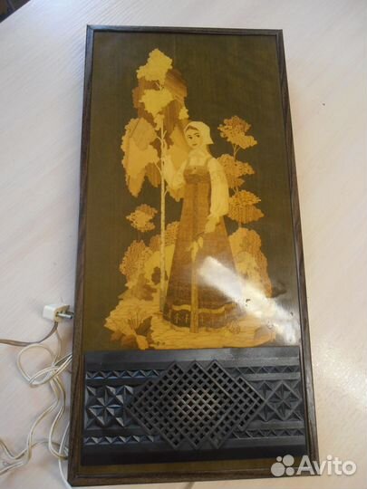 Сувенир-громкоговоритель в деревянном корпусе